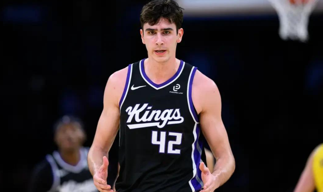 世界杯官方直播软件-威少苦等！国王116-111险胜爵士，德罗赞41+4+11+3，海耶斯16+5+8